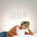 12-10-2004 Simone Kleinsma at studio Amsterdam Photo: Govert de Roos/Connu

[keywords]liggend, glimlachend, boek[/keywords]